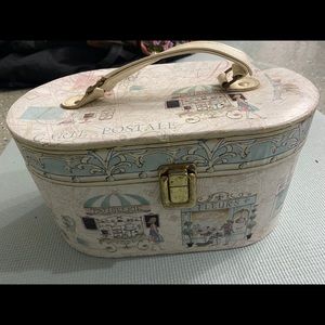 Jewelry box with mirror